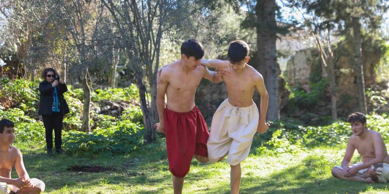 Alanya’nın Geleneksel Yörük Oyunu ’aksır’ Unesco Yolunda