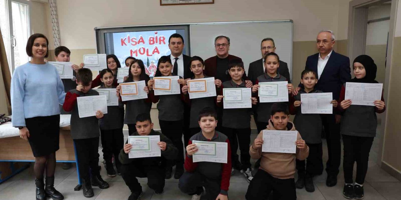 Başkan Özdoğan, Öğrencilerin Karne Sevincine Ortak Oldu