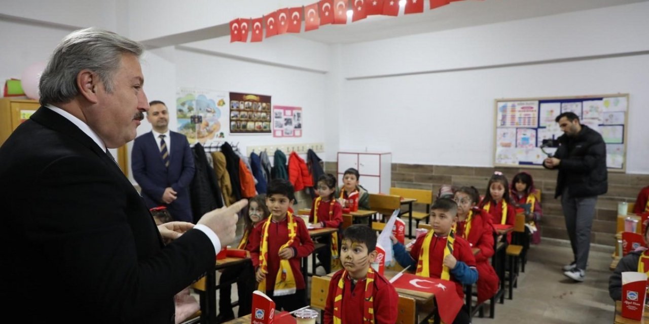 Başkan Palancıoğlu, Çocukların Karne Heyecanına Ortak Oldu