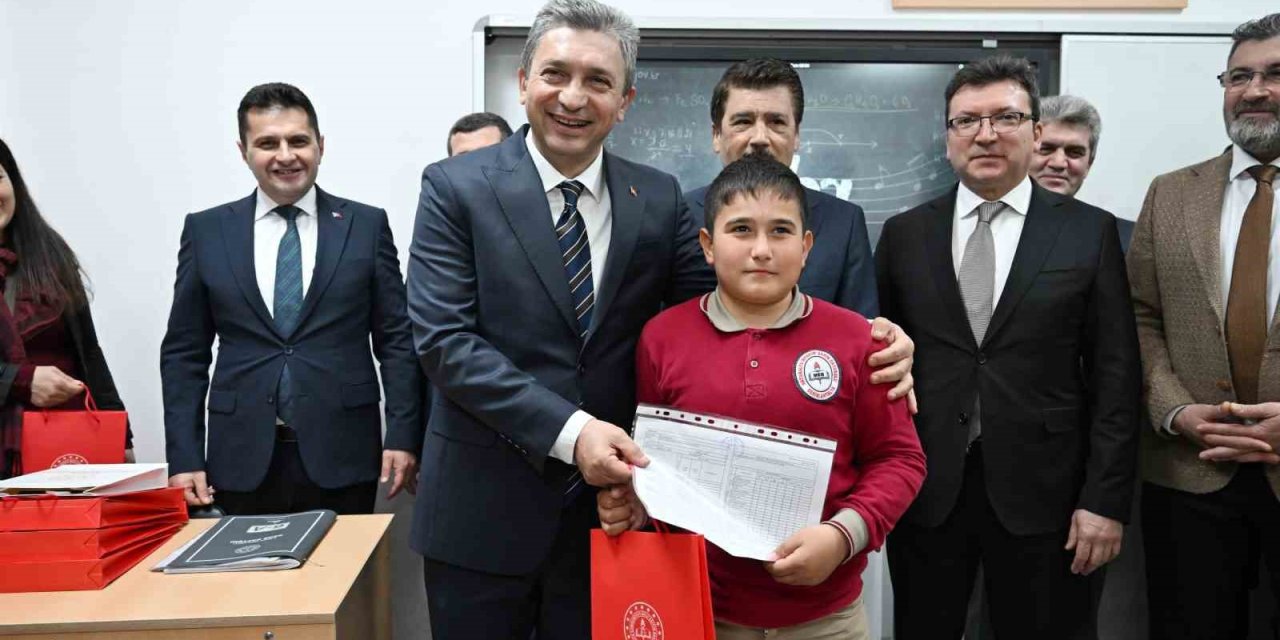 Antalya’da 500 Bin 164 Öğrenci Karne Heyecanı Yaşadı