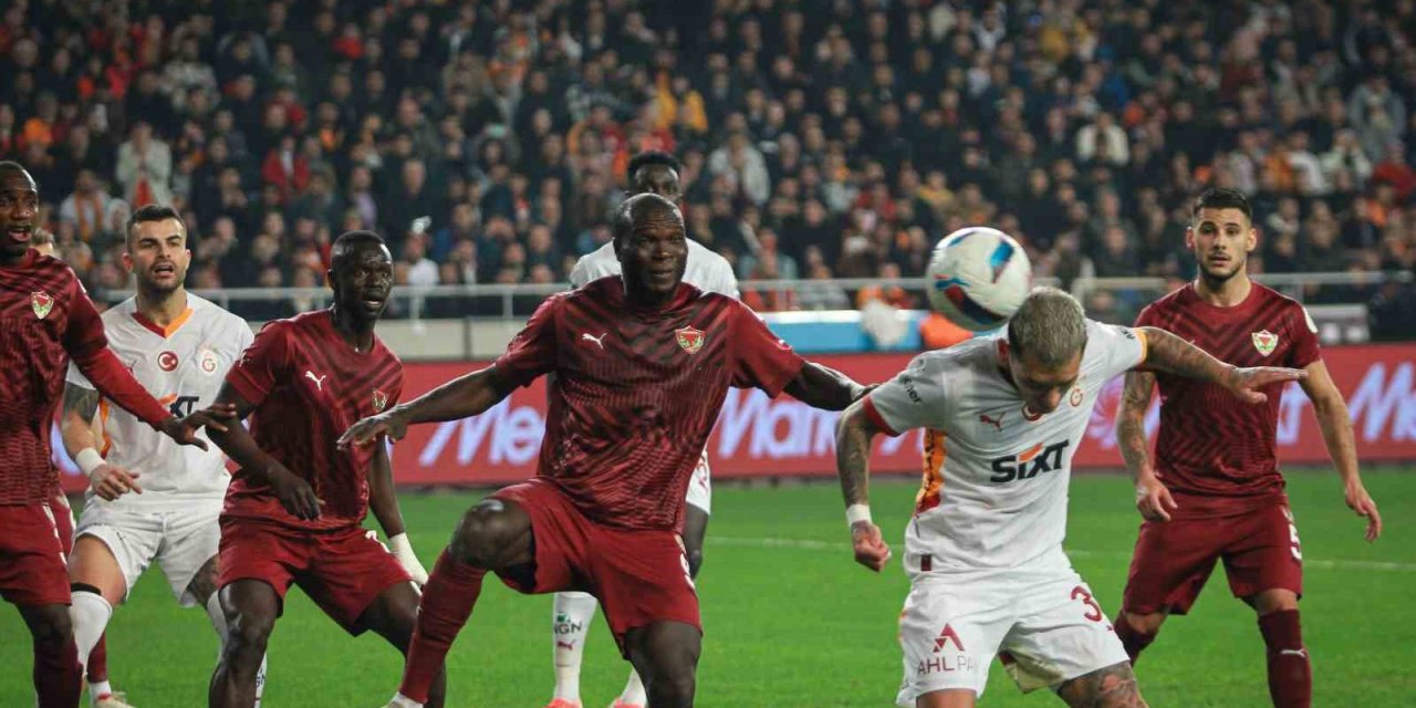 Trendyol Süper Lig: Atakaş Hatayspor: 1 - Galatasaray: 0 (ilk Yarı)