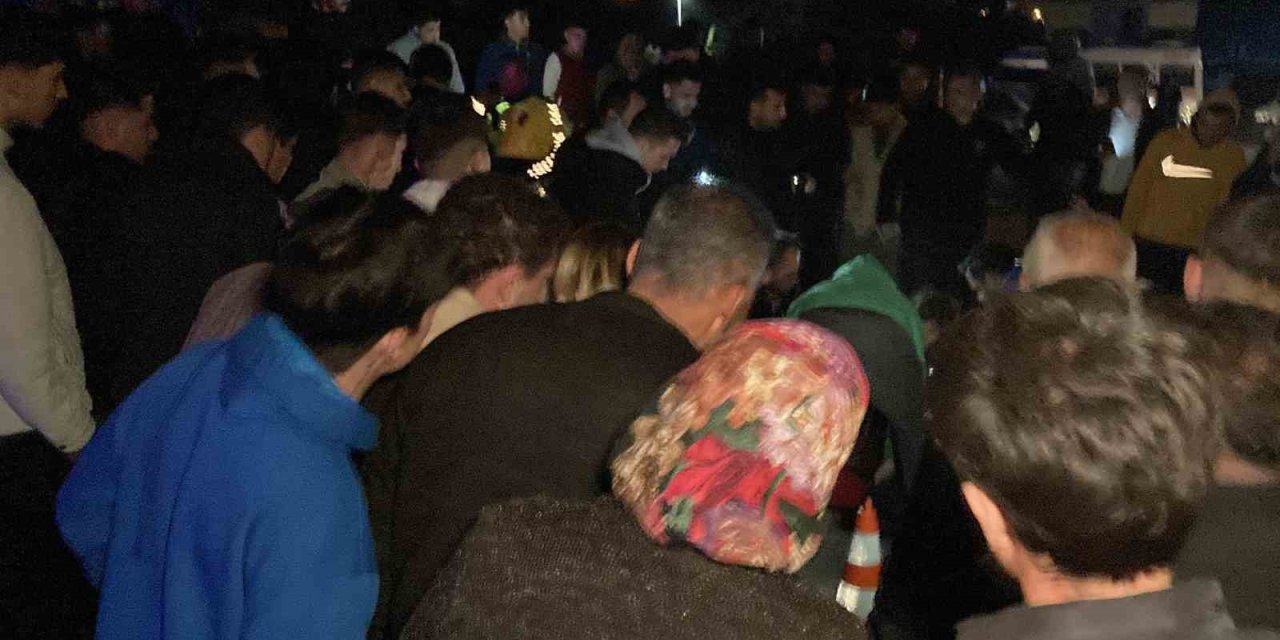 Motosikletli Gencin Feci Ölümü: Herkes Cenazenin Kaldırılmasını İzledi