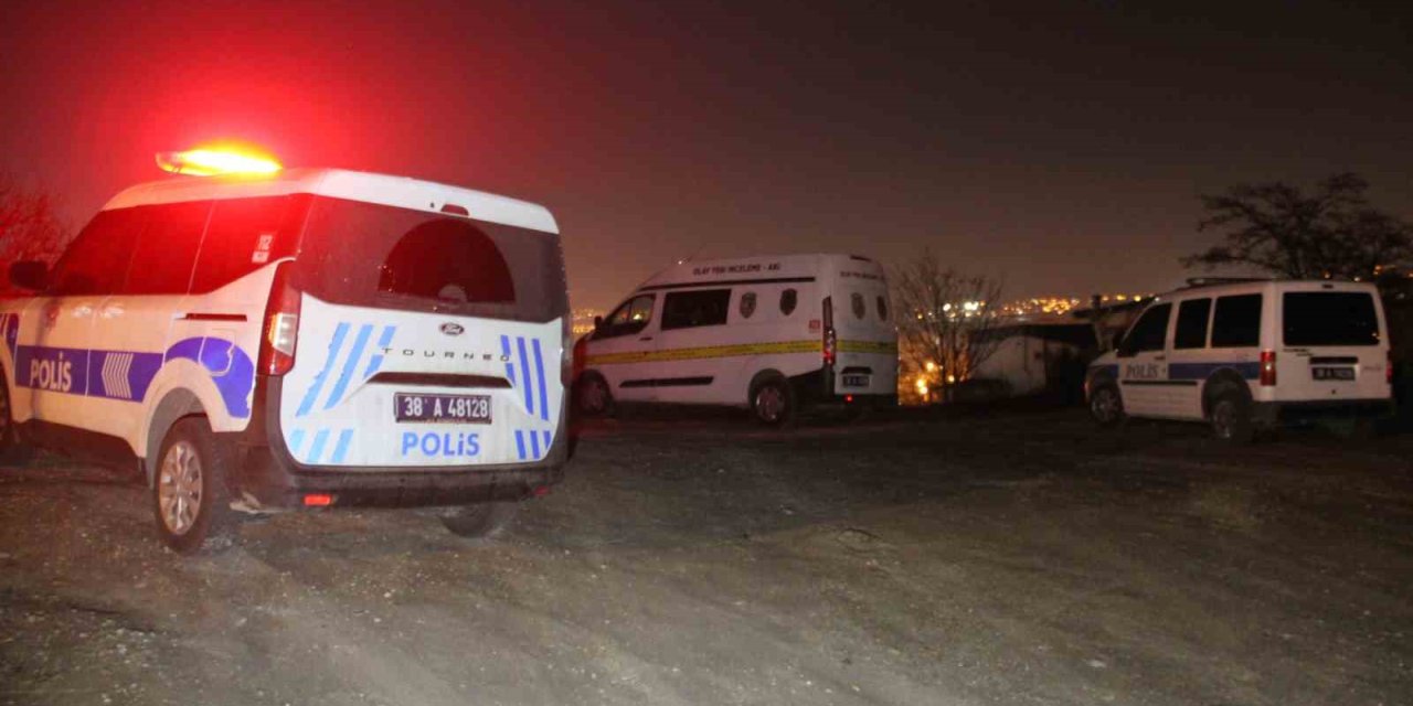 Kavgada Kan Aktı: Göğsünden Bıçaklanan Şahıs Ağır Yaralandı