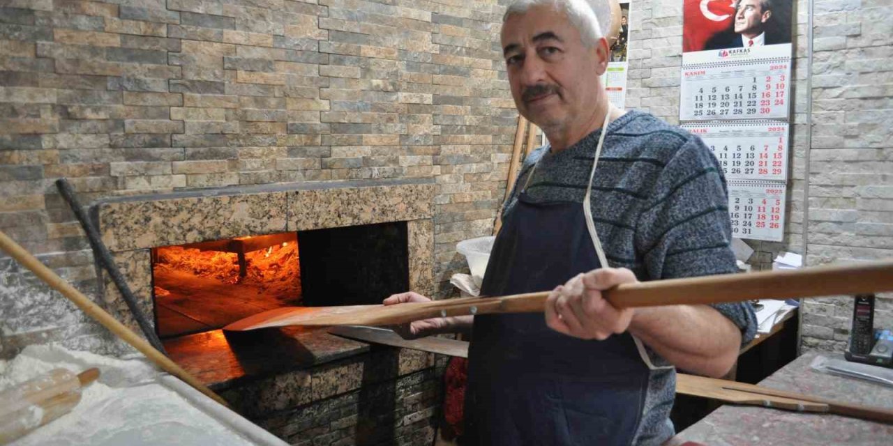 Kışın Herkes Üşürken Onlar 400 Derece Fırının Karşısında Isınıyor