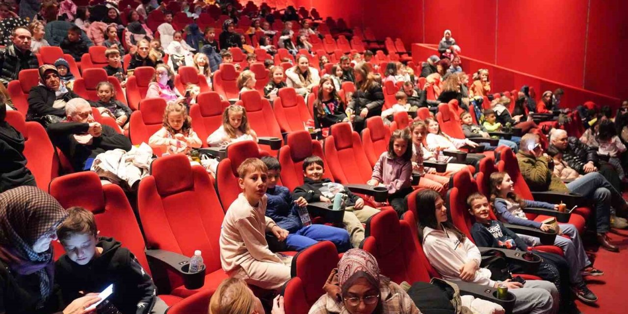 Çocuklara Karne Hediyesi Başkan Ataç’tan