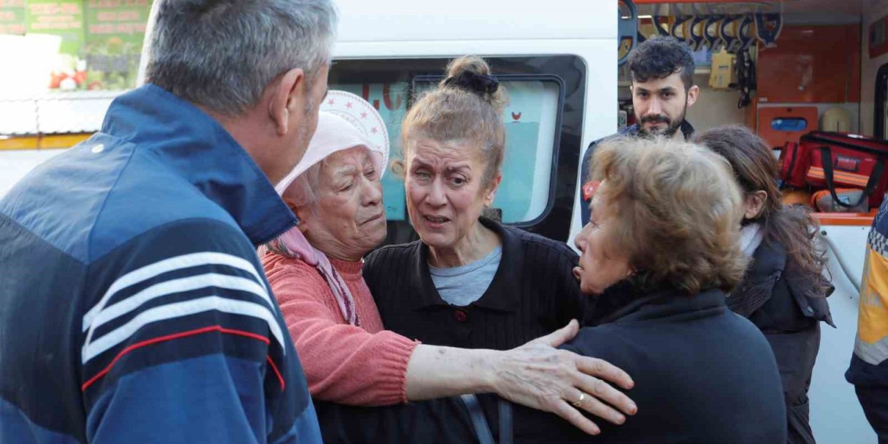 Balkondaki Sprey Kutuları Patladı, Mahalleli Sokağa Döküldü