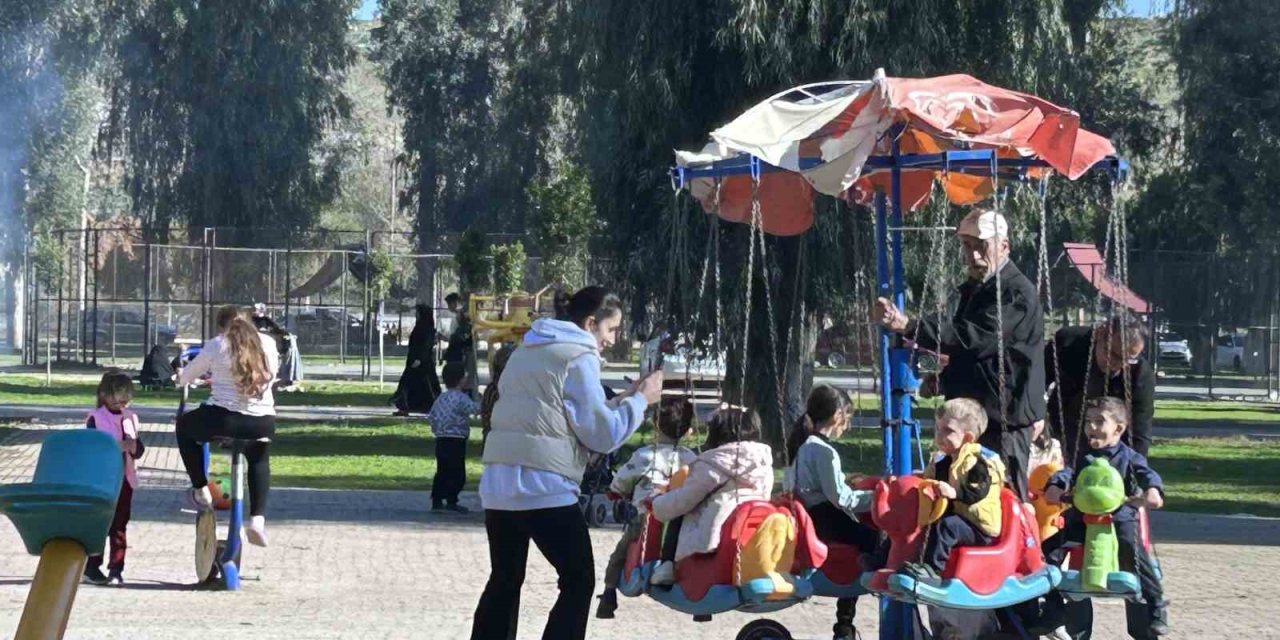Sıcak Havada Piknik Alanları Doldu