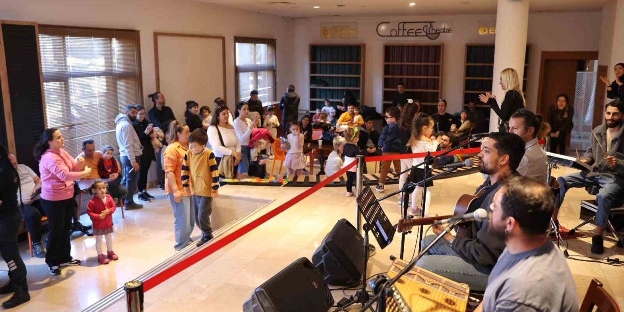 Aşt’den Çocuklara Tiyatro Dolu Tatil