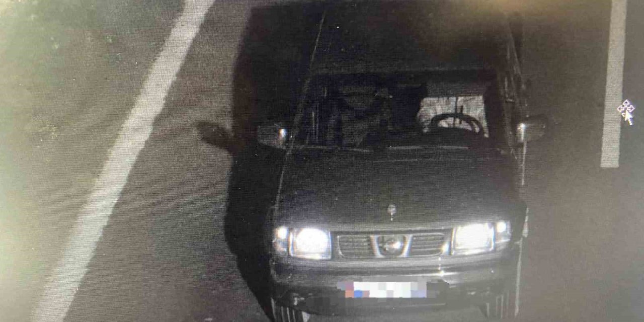 Hasta Rolü Yaparak Geldiği Hastanenin Otoparkından Araç Çalan Şahıs Kameradan Tespit Edilip Yakalandı