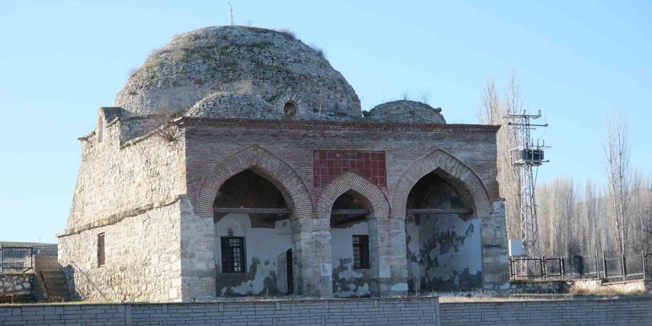 Tarihi Anadolu Selçuklu Camii Yenileniyor