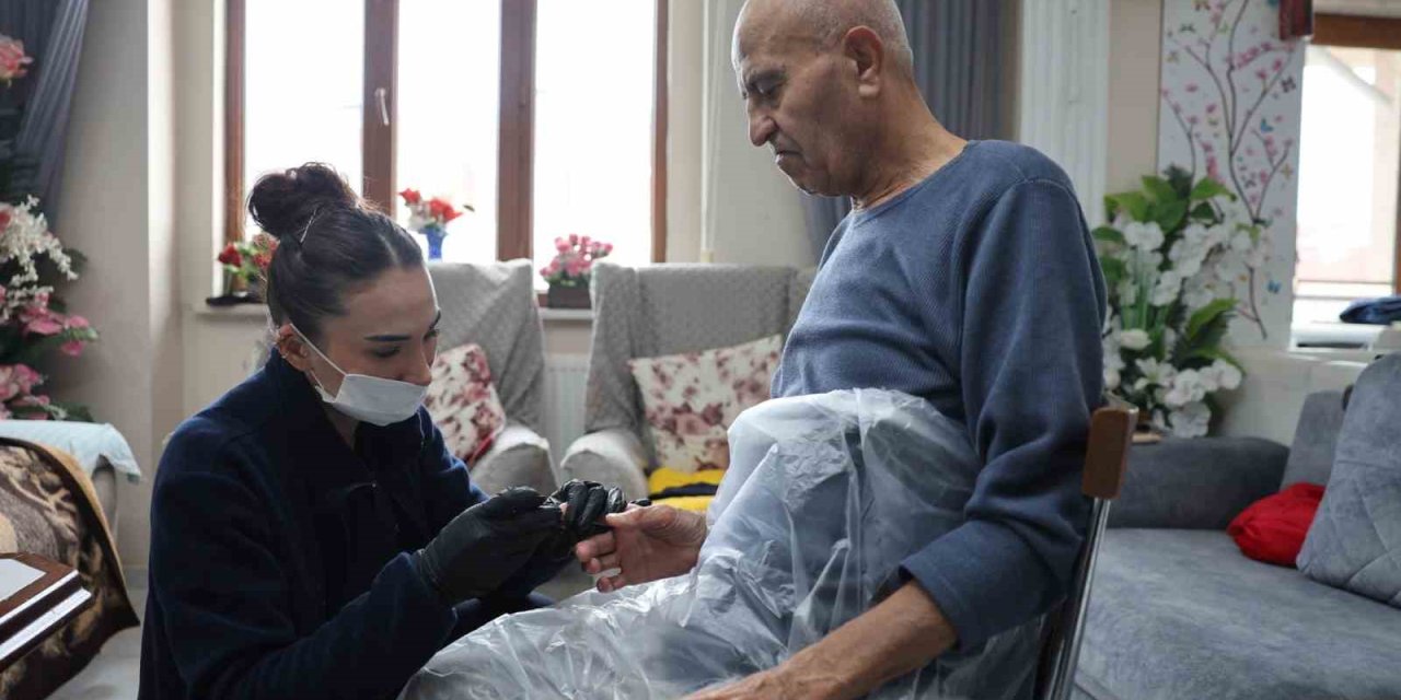 Büyükşehir Belediyesi Ücretsiz Evde Kişisel Bakım Hizmetleri İle Yüzleri Güldürüyor