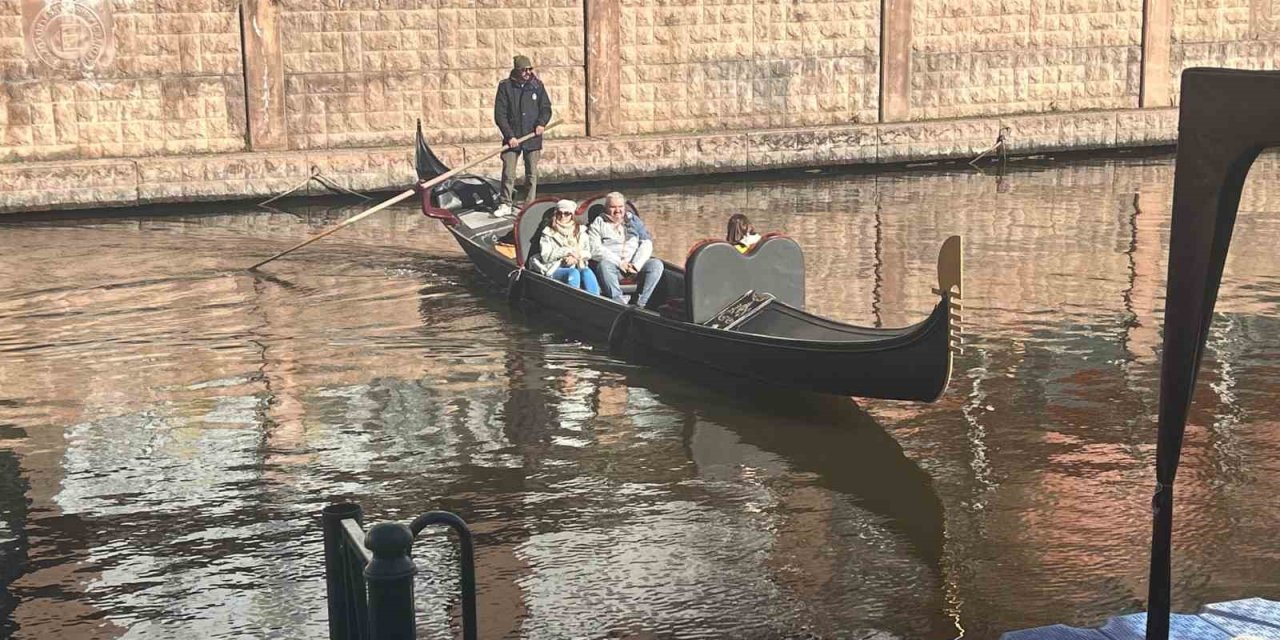 Güneşli Havanın Etkisiyle Gondollarda Yoğunluk Oluştu