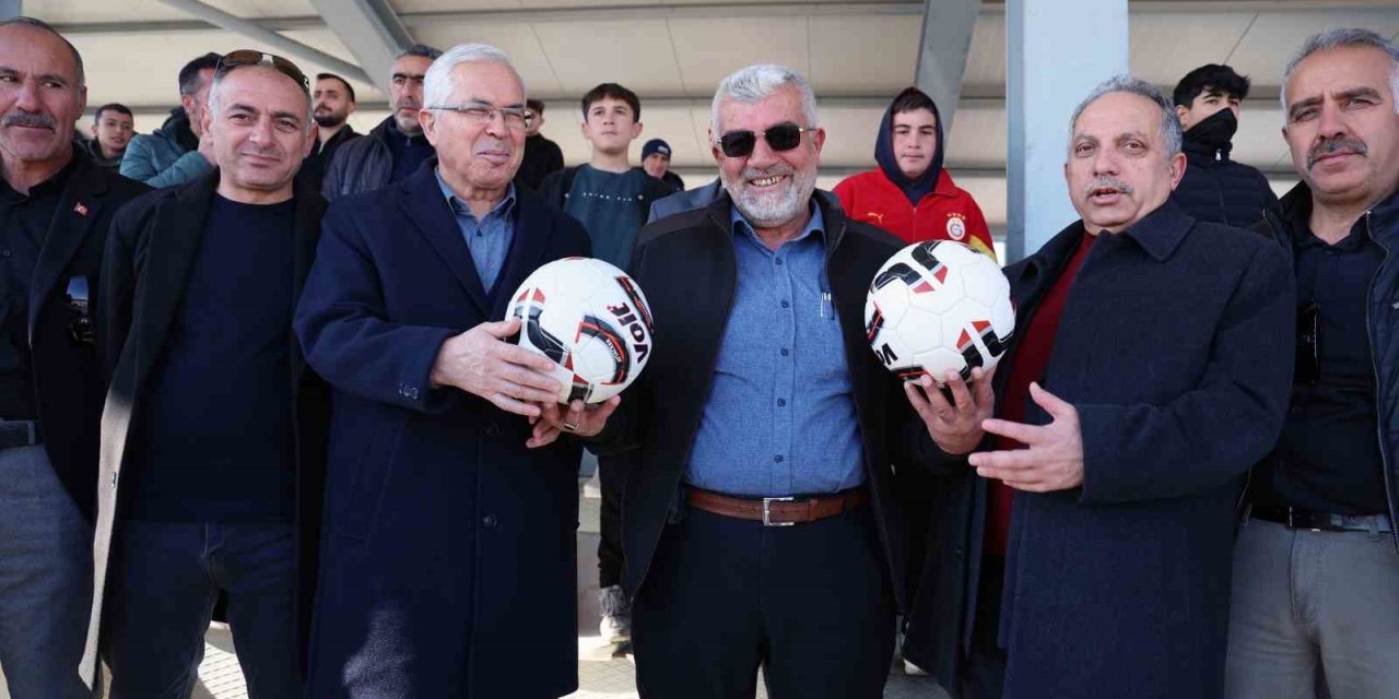 Başkan Yalçın Ve Kaymakam Dönmez’den Kepez Turnuvası’na Destek