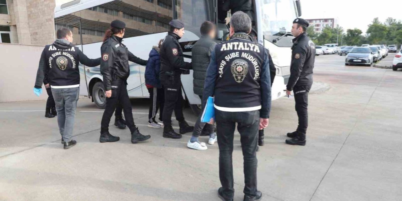 Antalya’da Son 1 Haftada 483 Aranan Şahıs Yakalandı