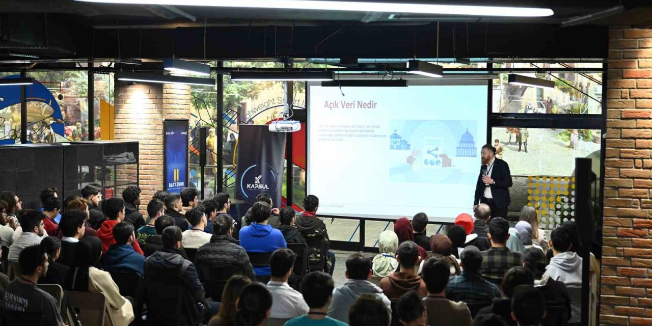 Başkan Altay: “çok Sayıda Projeyle Gençleri Yarınlara Hazırlıyoruz”