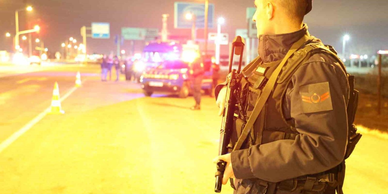 Jandarma, Uzun Namlulu Silahlarla Yol Kontrolünde