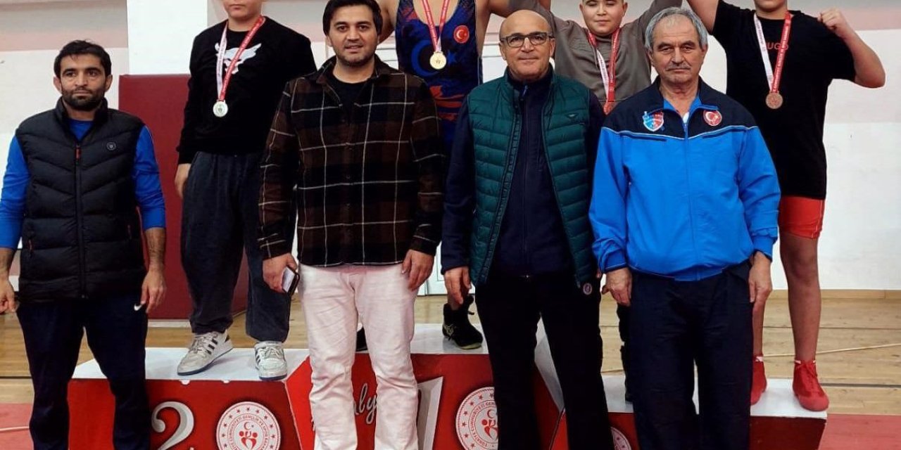 Kepezli Güreşçilerden 2 Altın, 3 Gümüş Madalya