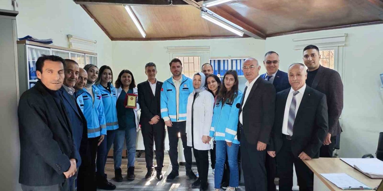 Şehit Ailelerine Özel Sağlık Hizmeti Veren Proje Gönüllülerine Teşekkür Plaketi Verildi