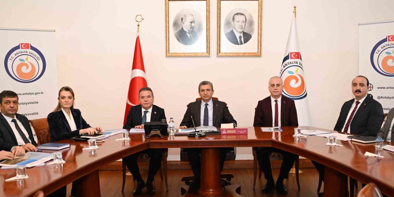 Vali Şahin: "konyaaltı Sahili’nde Kötü Görüntülere Ve Mevzuata Aykırı Faaliyetlere İzin Vermeyeceğiz"