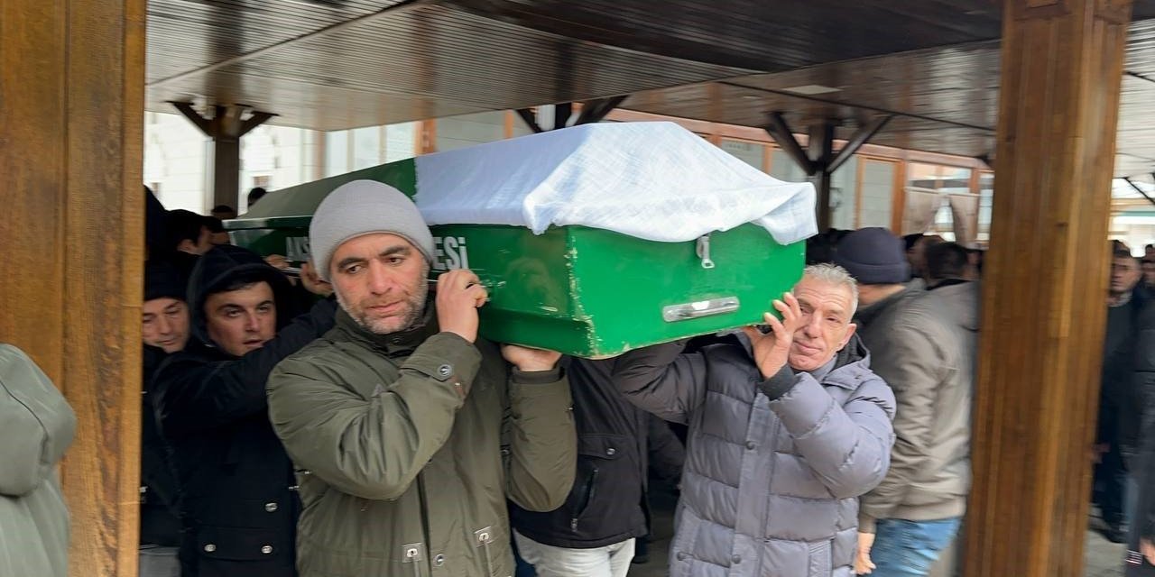 Yangında Ölen 3 Yaşındaki Ecrin Son Yolculuğuna Uğurlandı