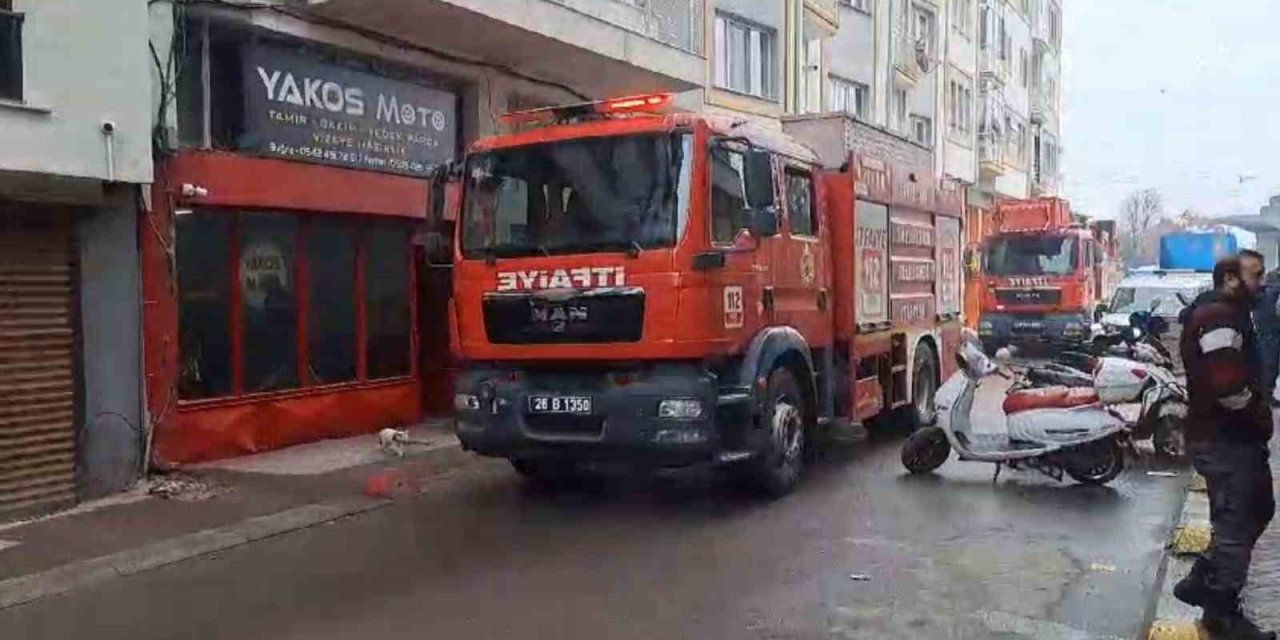 Motosiklet Tamirhanesinde Çıkan Yangın İtfaiye Tarafından Söndürüldü