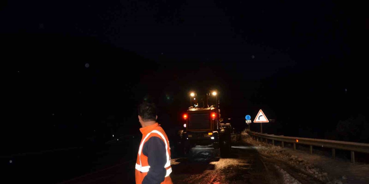 Kar Yağışının Etkili Olduğu Antalya-konya Yolunda Ulaşım Normale Döndü