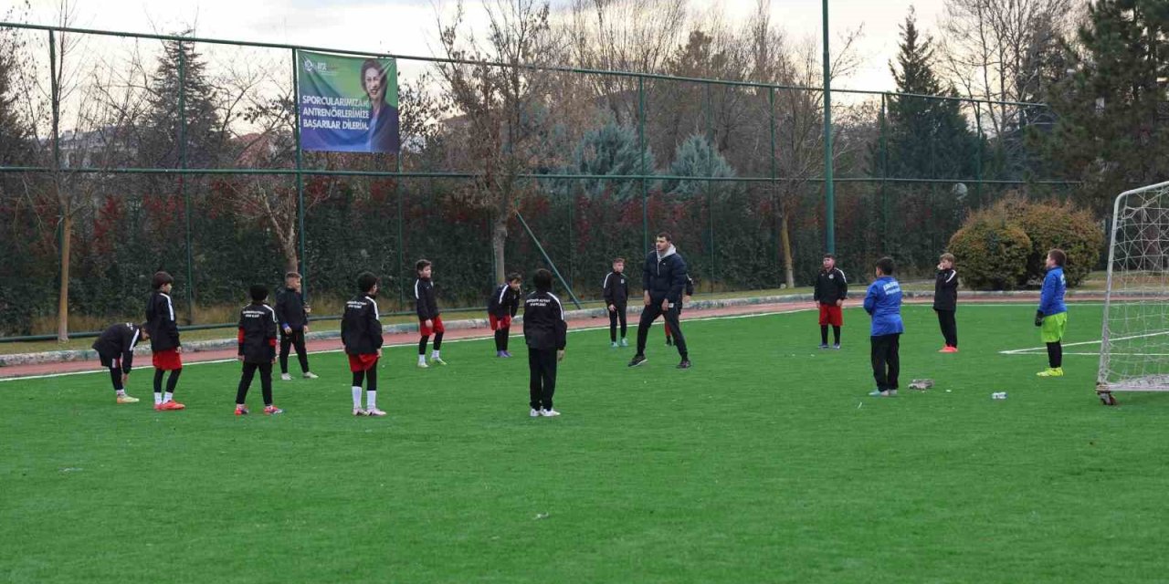 Osmangazi Spor Sahası’ndaki Çalışmalar Tamamlanarak Hizmete Açıldı