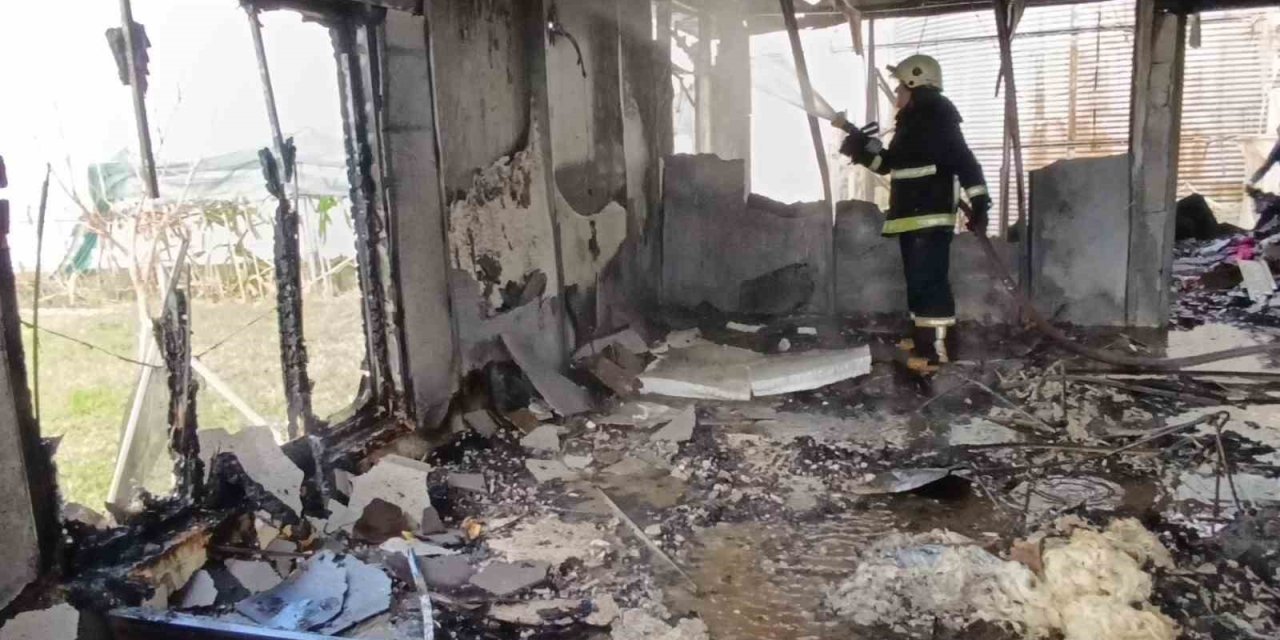 Prefabrik Ev Alevlere Teslim Oldu