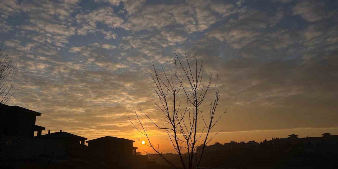 Eskişehir’de Gün Doğumunda Kartpostallık Manzaralar Oluştu