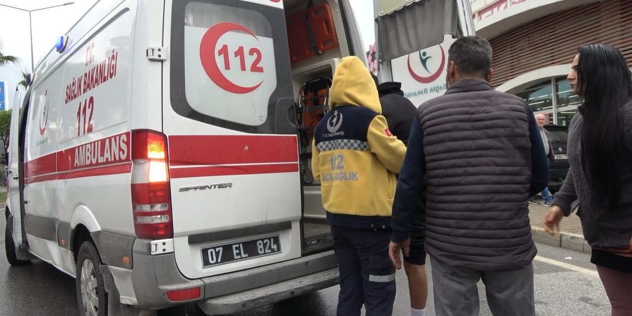 Alanya’da Motosiklet İle Otomobil Çarpıştı:1 Yaralı