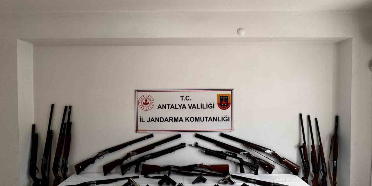 Antalya’da Ruhsatsız Silah Operasyonu: 24 Gözaltı