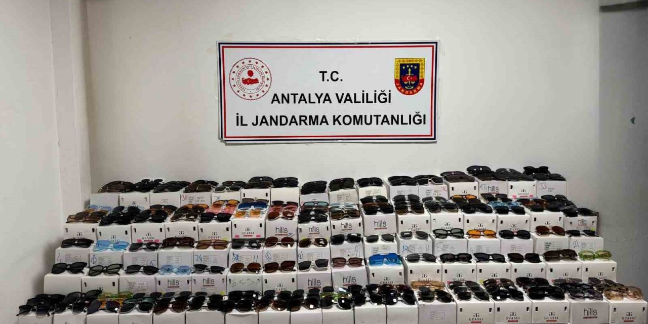 Antalya’da Kaçak Güneş Gözlüğü Operasyonu