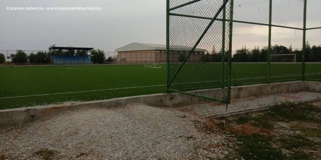 Top Oynarken Yıldırım İsabet Eden Genç Ağır Yaralandı