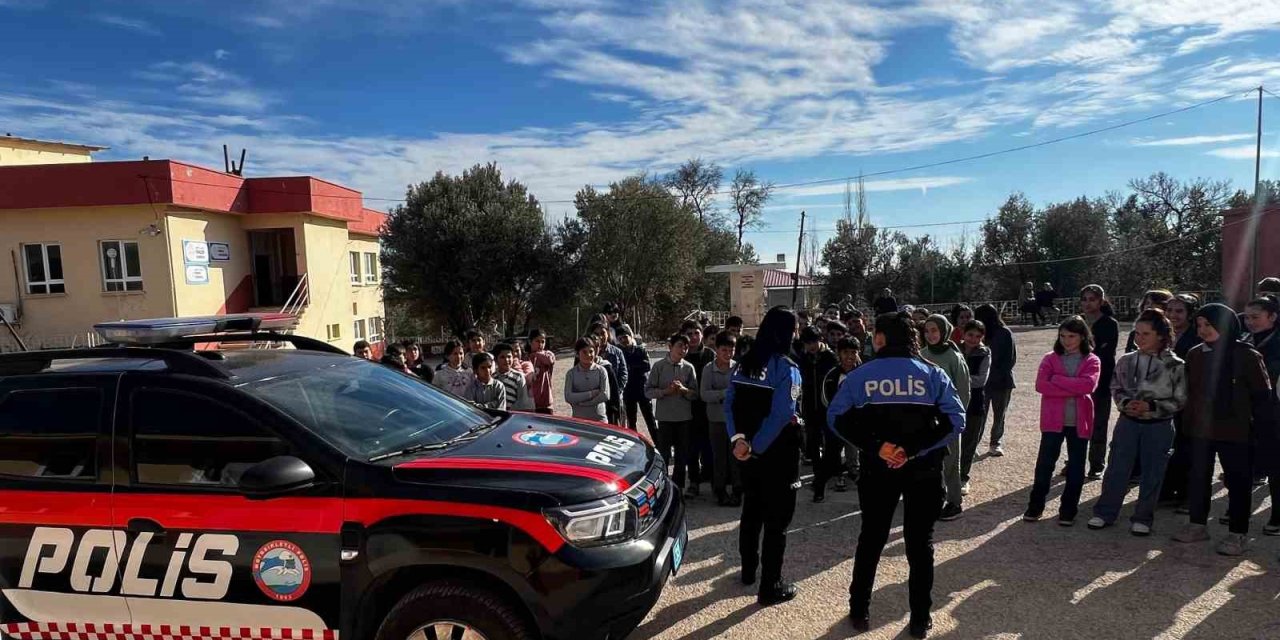 Silifke’de Öğrenciler Toplumsal Ve Dijital Güvenlik Konusunda Bilgilendirildi