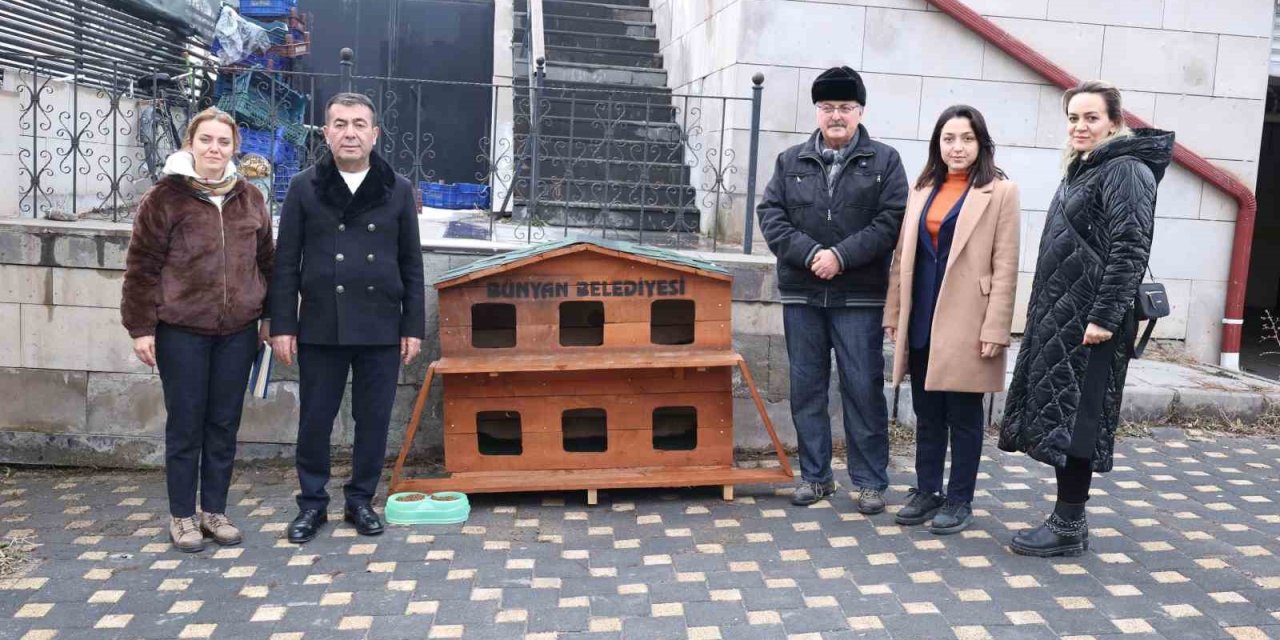 Bünyan’da Sokak Hayvanları İçin Kulübeler Yerleştirildi