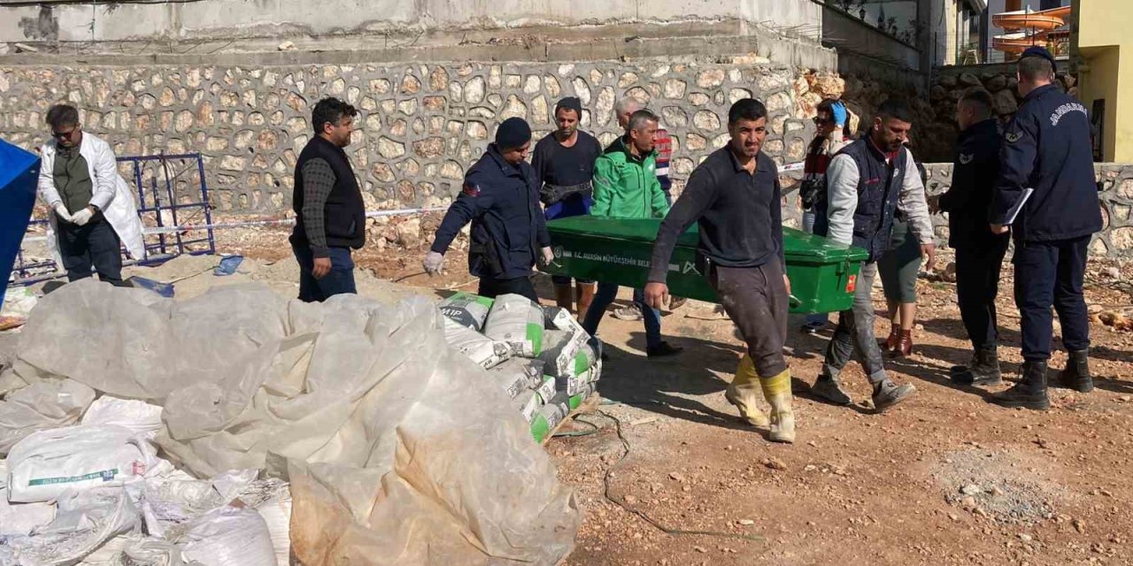 Mersin’de 8. Kattan Düşen İşçi Hayatını Kaybetti