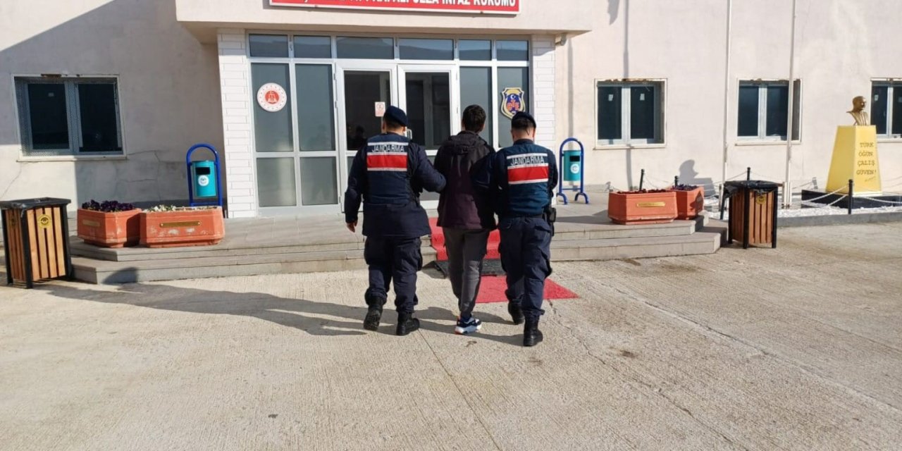 Sosyal Medyada Uyuşturucu Ticareti Yapan Şüpheli Jandarmadan Kaçamadı