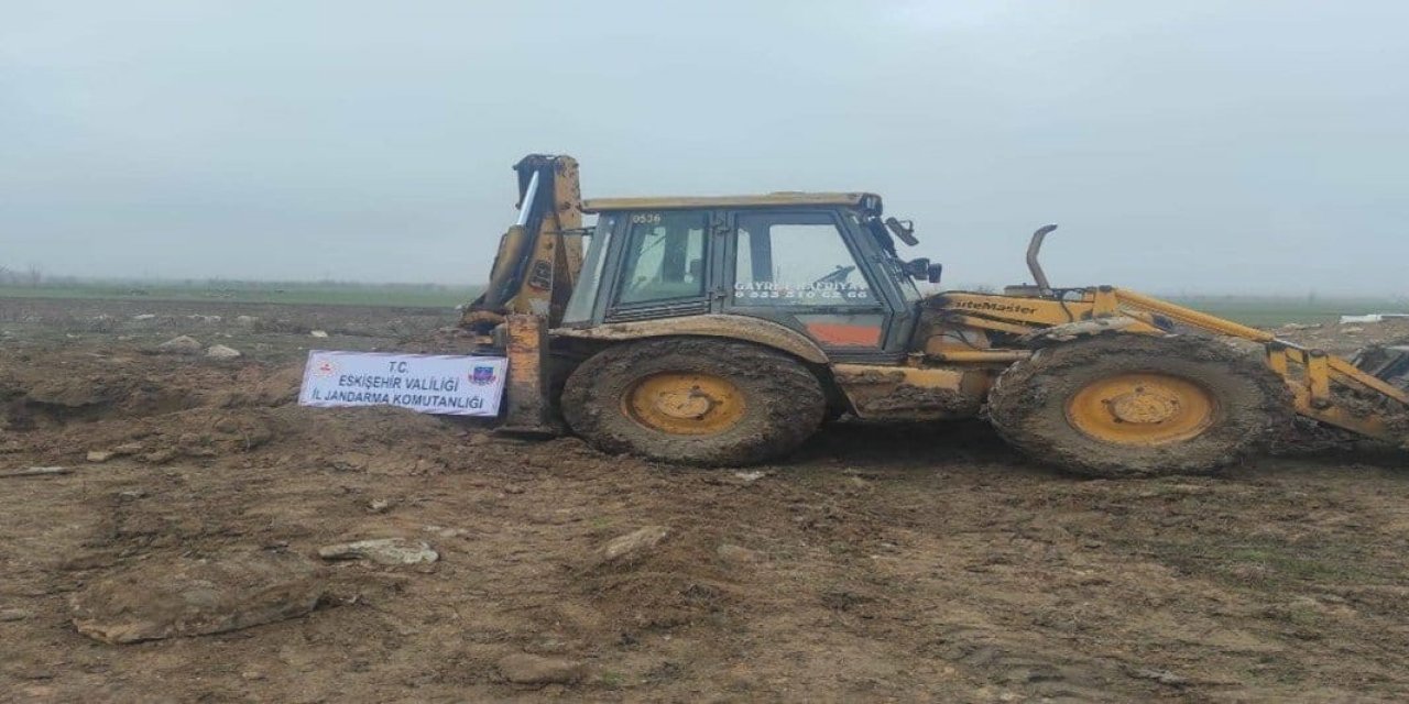 Arkeolojik Sit Alanında Kaçak Kazı Yapan 12 Şahıs Suçüstü Yakalandı