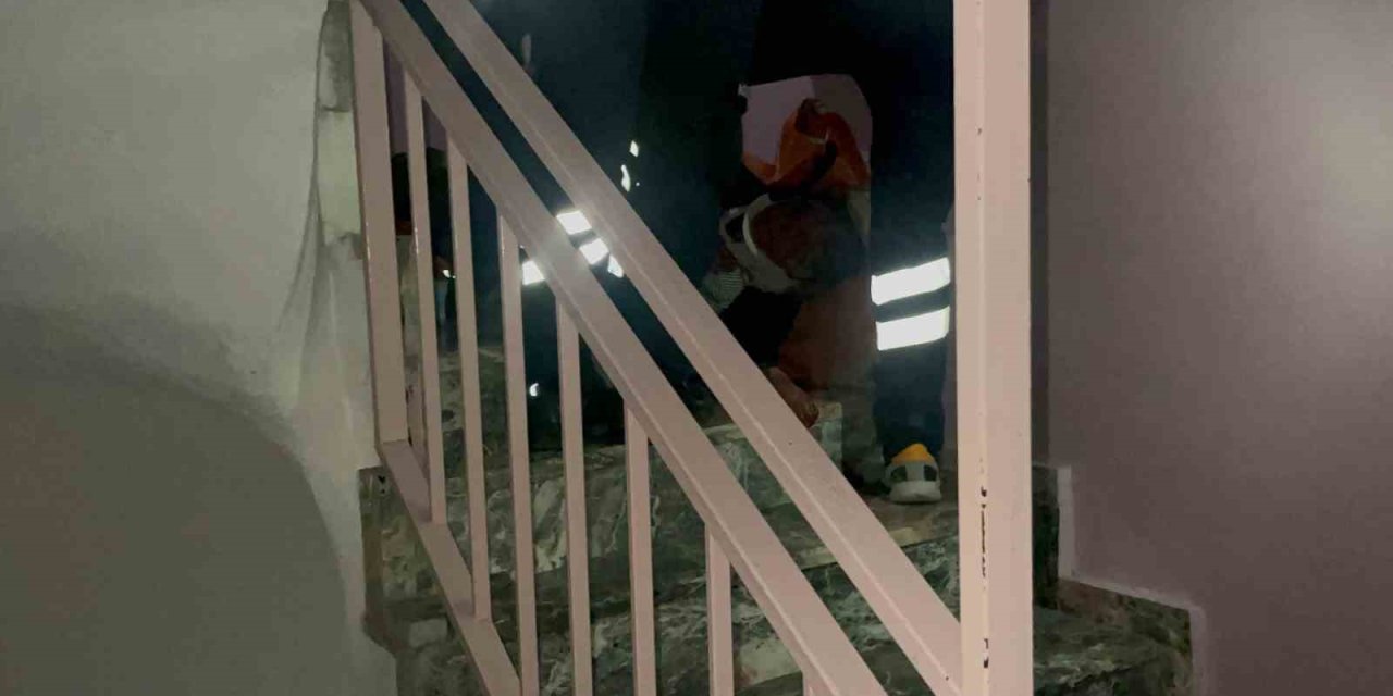 5’inci Kattaki Merdivenlerden Düşerek Yaralanan Kadın Hastaneye Kaldırıldı