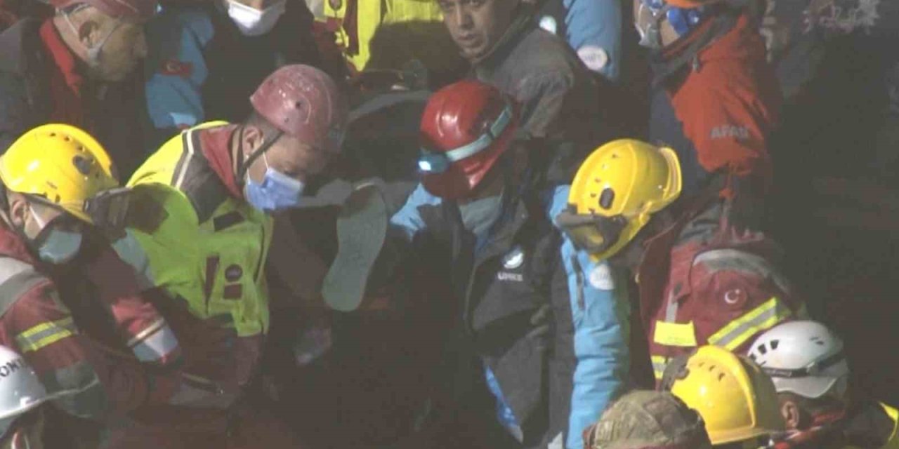 Konya’da Çöken Binanın Enkazından 3’üncü Yaralı Da Çıkarıldı