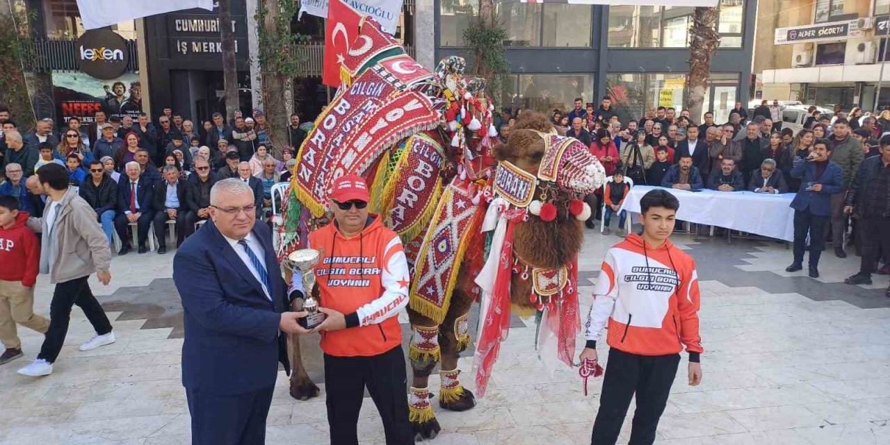 Antalya’da En Süslü Deve Seçildi