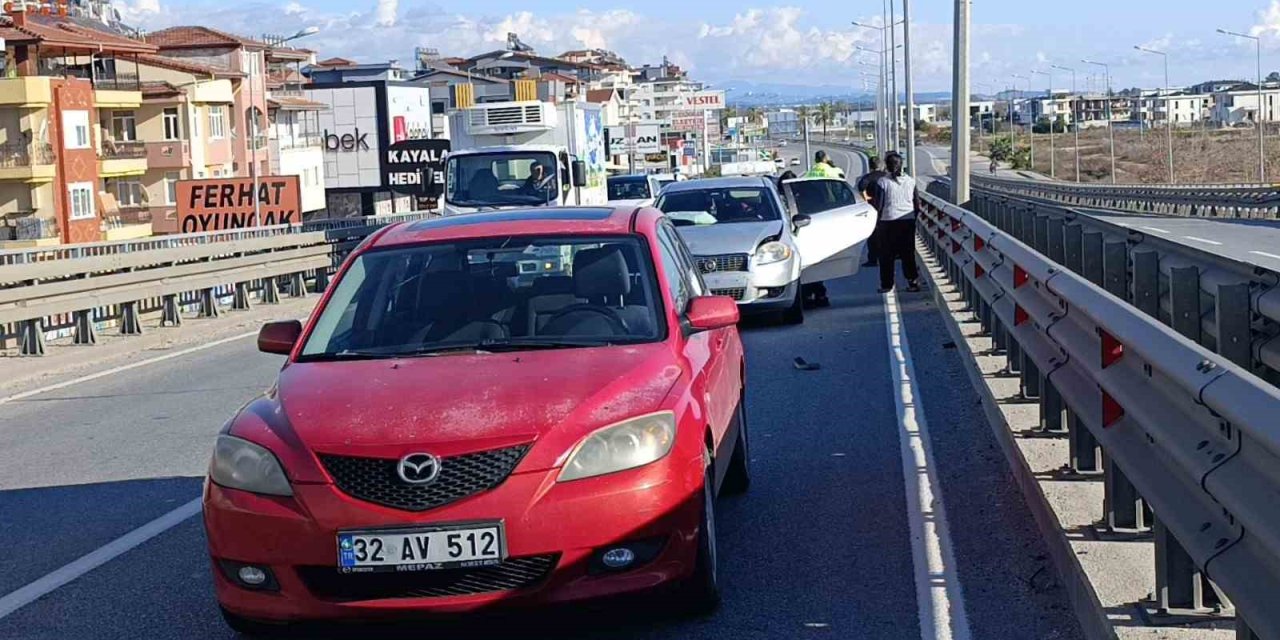 Arızalanan Otomobilini İterek Götürmeye Çalıştı, 2 Ayrı Kazaya Sebep Oldu