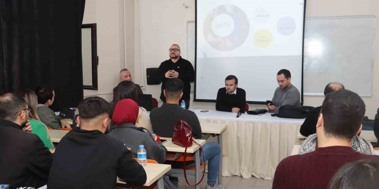 Kariyer Merkezi Öğrencilerle Buluşmaya Devam Ediyor