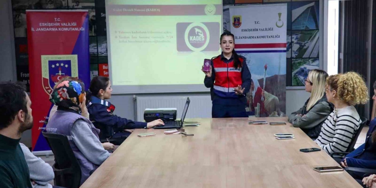 Jandarma Ekipleri Firma Çalışanlarını Bilgilendirdi