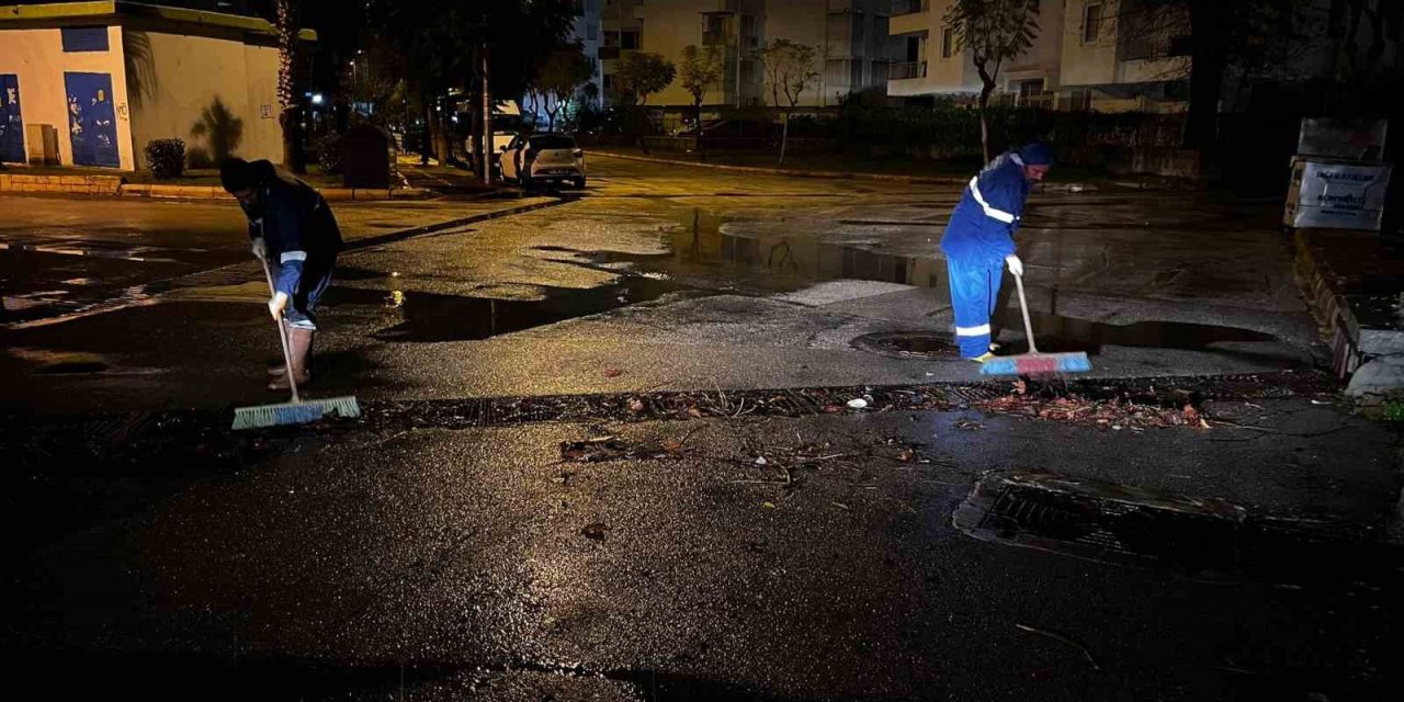 Asat Ekiplerinin Yağmur Mesaisi Gece Boyunca Sürdü