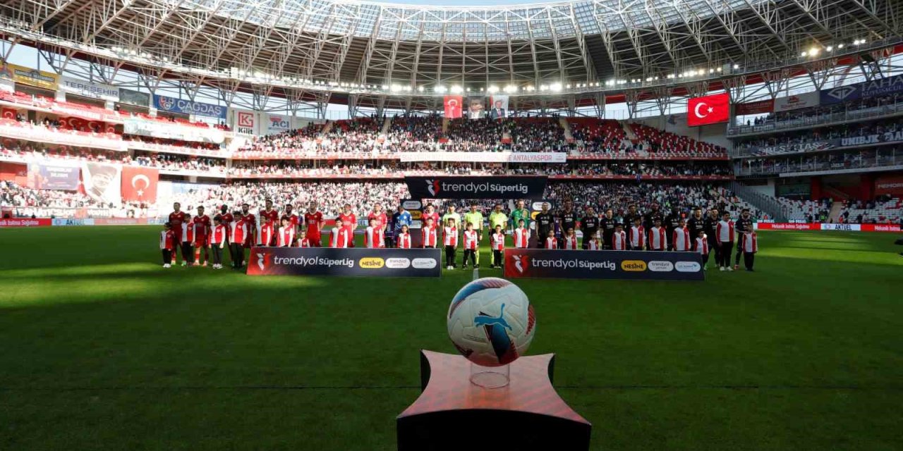 Trendyol Süper Lig: Antalyaspor: 0 - Beşiktaş: 0 (maç Devam Ediyor)