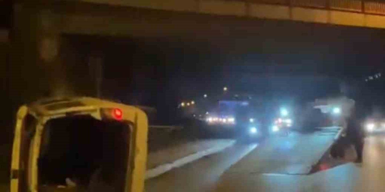 Devrilen Minibüsün Sürücüsü Ağır Yaralandı