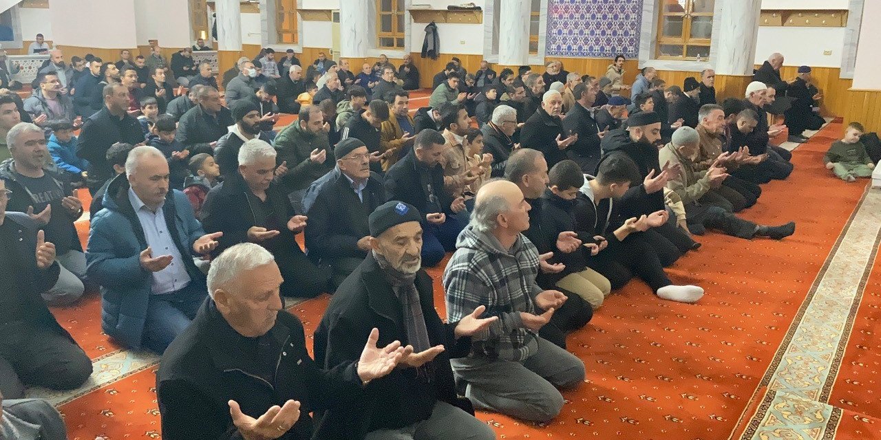 Kulu’da Miraç Kandili’nde Camiler Doldu