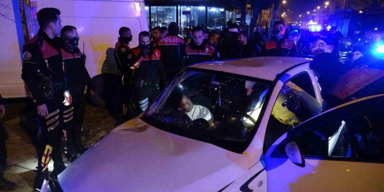 Çuval Dolusu Tabancayla Polisten Kaçtı, Kaza Yapınca Yakalandı