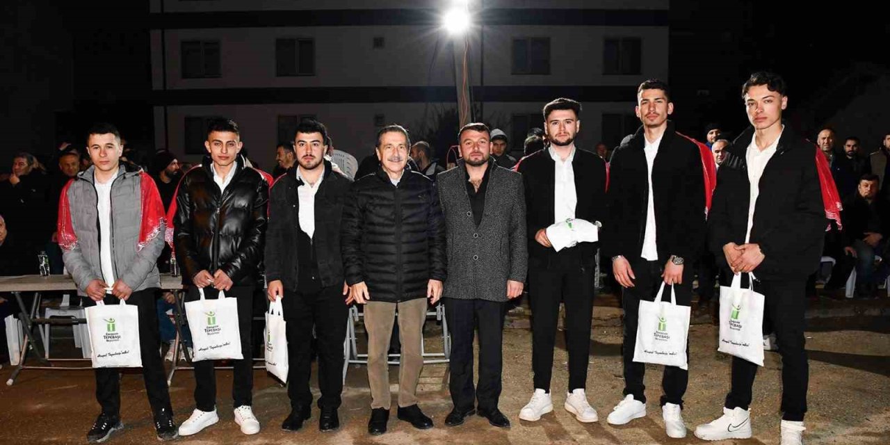 Başkan Ataç 6 Genci Askere Uğurladı